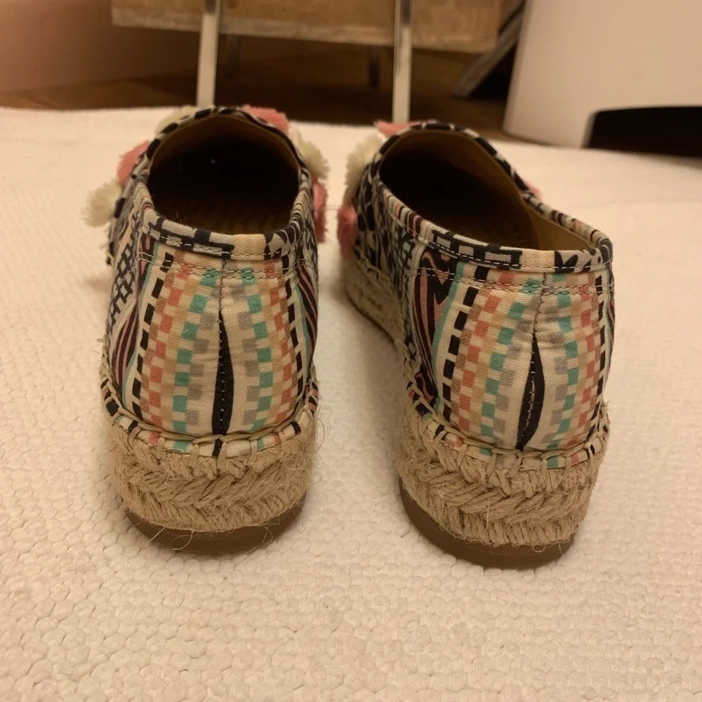 Like NEW CROWN vintage Kalani Flatform Slip-On
